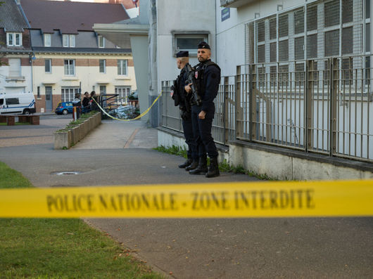 Френските власти започват проверки с които да установят кои чужденци