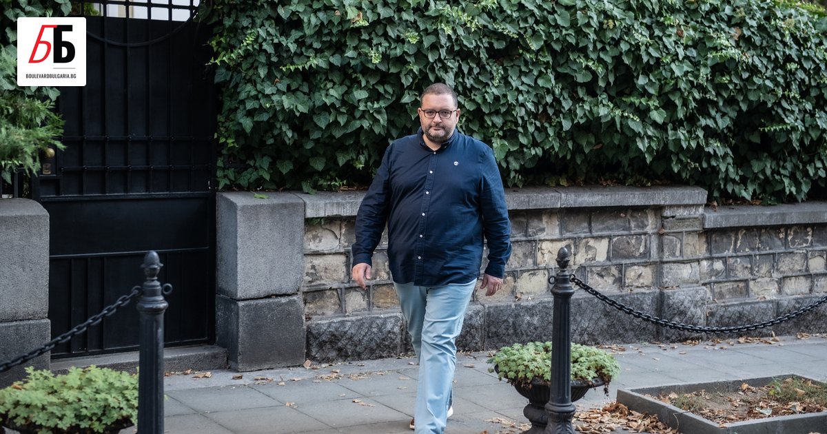 Той е на 44 години, живее в Пловдив от дете,