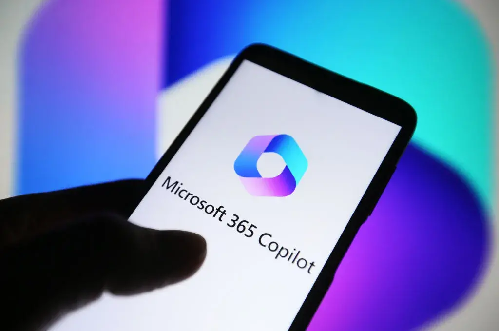 Новият AI асистент на Microsoft прави презентации за секунди и може да замества служителите по време на срещи