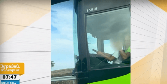 Видеоклип показва дете зад волана на автобус с пътници на магистрала "Тракия"