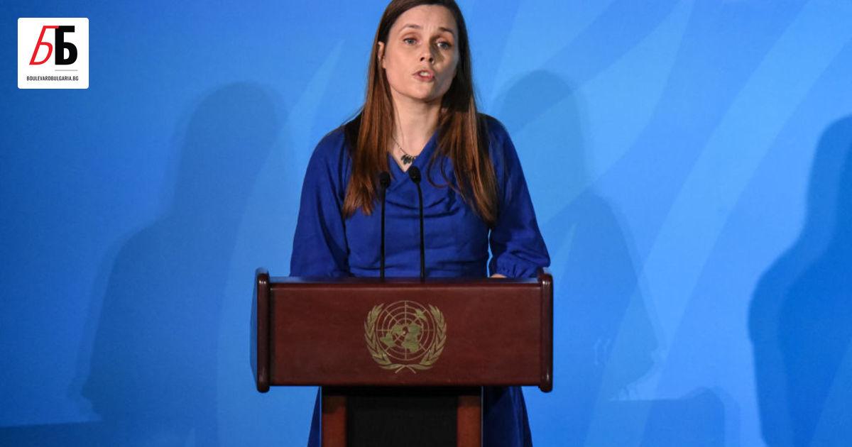 Премиерът на Исландия Катрин Якобсдотир няма да отиде на работа