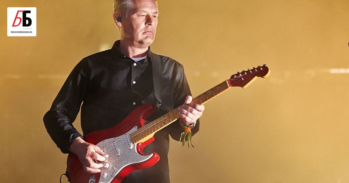 Китаристът Анджело Брускини, известен като член на Massive Attack, е
