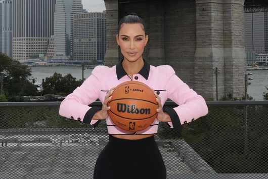 NBA ще си партнира с бранда за бельо на Кардашиян. Как се преплитат баскетболът и модата