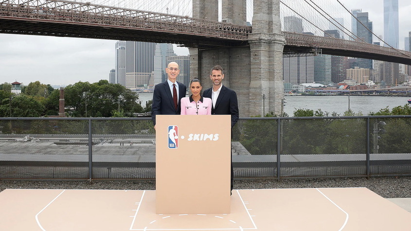 NBA ще си партнира със Skims, бранда за бельо на Ким Кардашиян. Как се преплитат баскетболът и модата