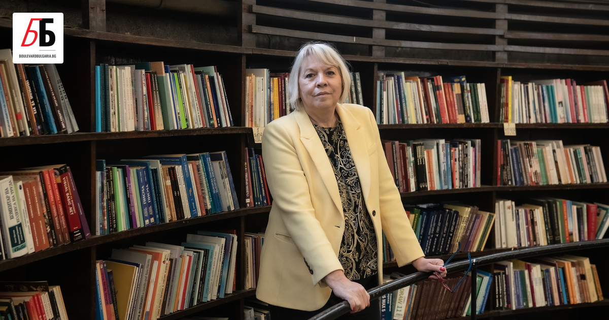 Там живеят 2 670 000 книги. Тя е втората големина