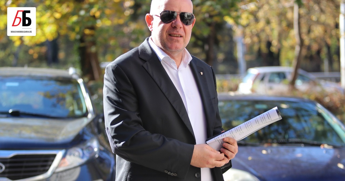 Бившият главен прокурор Иван Гешев вече е официално регистриран като