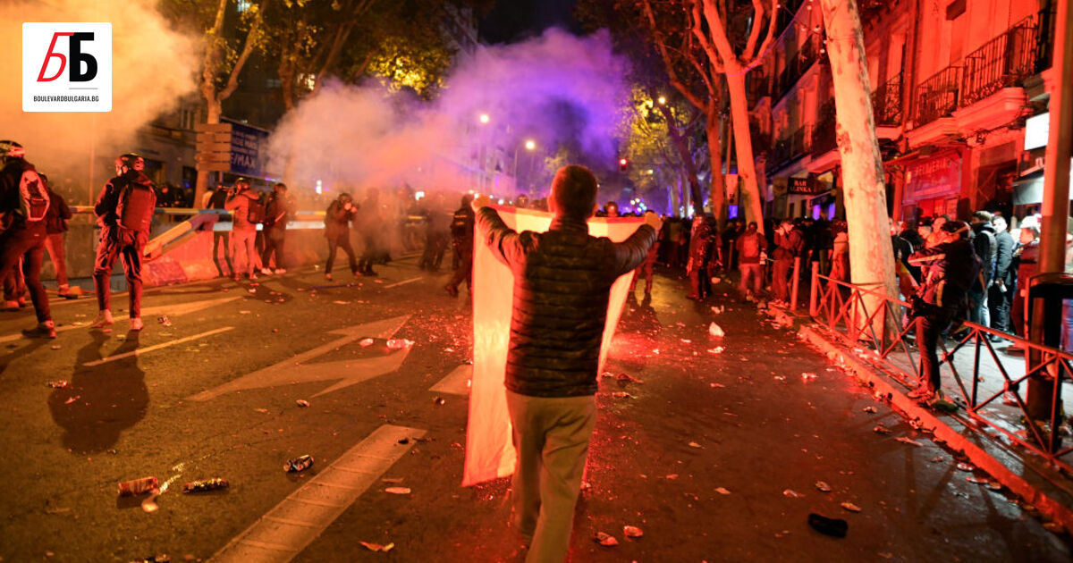 Испанският премиер Педро Санчес изглежда ще остане на власт, след