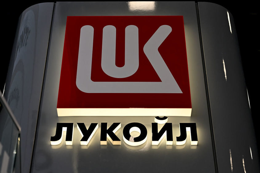 "Лукойл" е готова да съдейства на прокуратурата по повод сигнала на Пеевски и Добрев