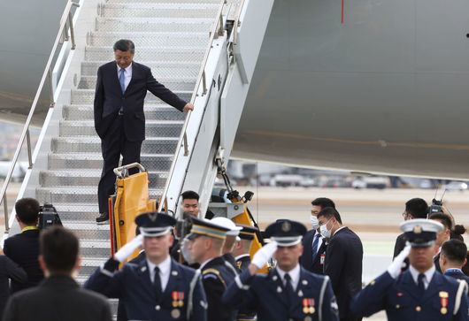 Президентът на Китай Си Дзинпин пристигна в Сан Франциско където