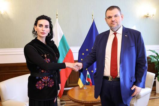 Бойко Борисов и Делян Пеевски се отдадоха на неочаквана дипломатическа