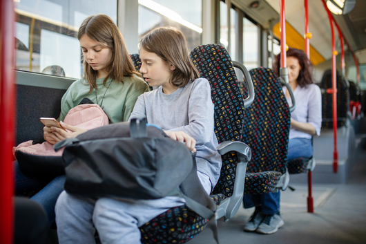 Децата до 14 години пътуват безплатно в градския транспорт от февруари. Какво се променя