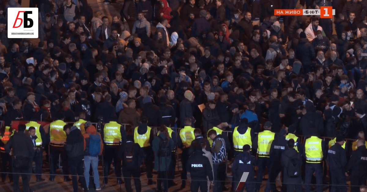 Десетки са ранени при протеста срещу Българския футболен съюз (БФС),