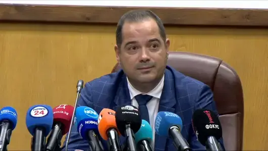 Вътрешният министър няма да подава оставка, не иска да е "изкупителната жертва" за проблемите в БФС