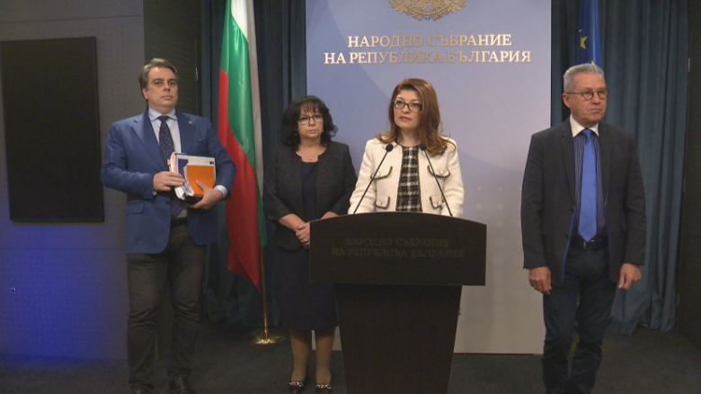 Правителството оцеля: ПП-ДБ, ГЕРБ и ДПС се разбраха за дерогацията, бюджета и кворума в НС