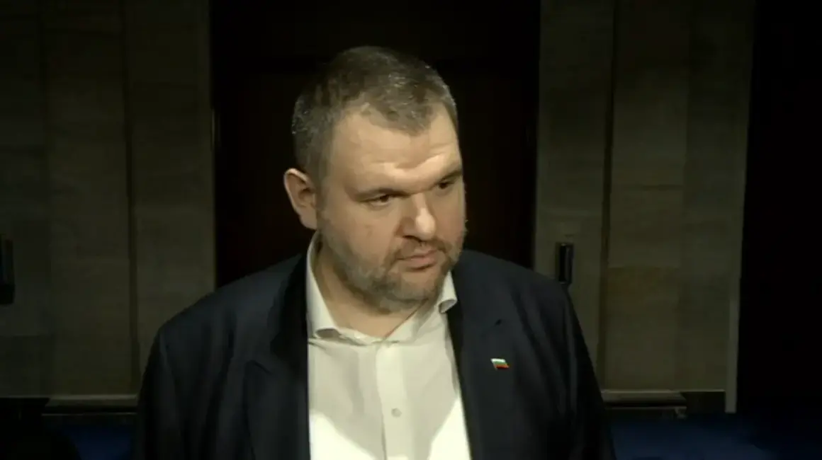 Пеевски защити вътрешния министър и даде "пълна подкрепа" за служителите на МВР