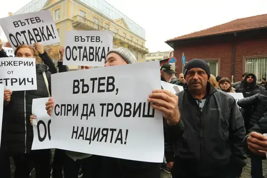 Земеделци поискаха оставката на Кирил Вътев 2 месеца след поредния протест