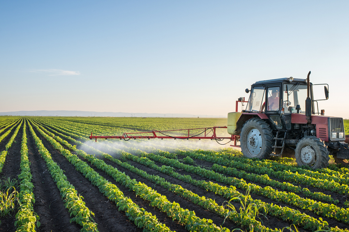 Фермерското лоби в ЕП "уби" плана за драстично съкращаване на опасните пестициди