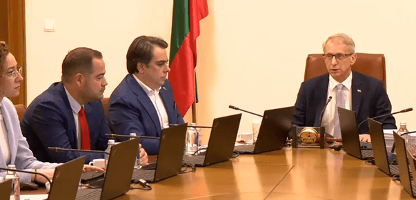 Премиерът Николай Денков поиска от вътрешния министър Калин Стоянов да
