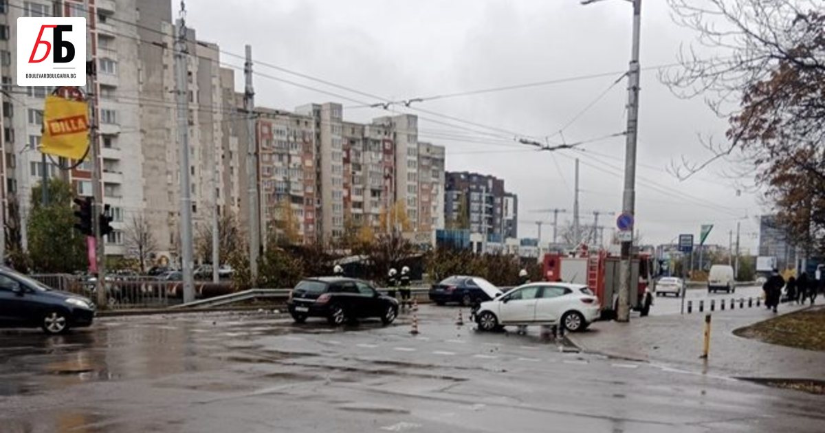 Катастрофа е станала на бул. Владимир Вазов и ул. Острово