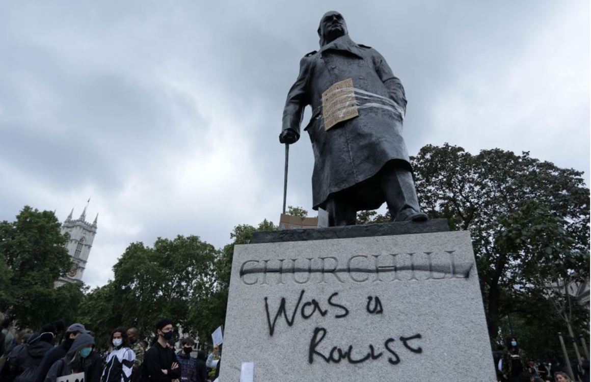 Статуя на бившият британски министър-председател Уинстън Чърчил в Лондон също стана жертва на вандализъм, в резултат на което от местните власти предприеха мерки: няколко от най-известните паметници в центъра на британската столица бяха опаковани със скелета и шперплат, за да бъдат предпазени от протестите в подкрепа на Black Lives Matter. 
<br><br>
Ситуацията провокира и позиция на премиера Борис Джонсън (автор на биографична книга за Чърчил и негов политически последовател): 
<br><br>
"Паметникът на Уинстън Чърчил на "Парламент скуеър" е постоянен спомен за постиженията му за спасението на страната и цяла Европа от фашистката и расистката тирания. Абсурдно и срамно е, че този национален паметник днес е под риск от атаки на агресивни протеситращи. Да, понякога е изразявал мнения, които са били и са неприемливи за нас, но той е герой и напълно заслужава паметника си. Не можем да се опитваме да редактираме или цензурираме миналото си. Не можем да се преструваме, че имаме различна история", пише Джонсън.
<br><br>
Той пише още, че "за съжаление протестите са похитени от екстремисти, целящи насилие" и призовава хората да се разграничат от провокациите. 