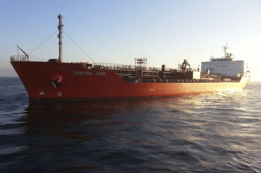Американският флот освободи превзетия танкер Central Park с българи на борда
