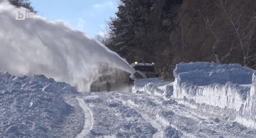 Всички пътища в област Разград са затворени заради снега
