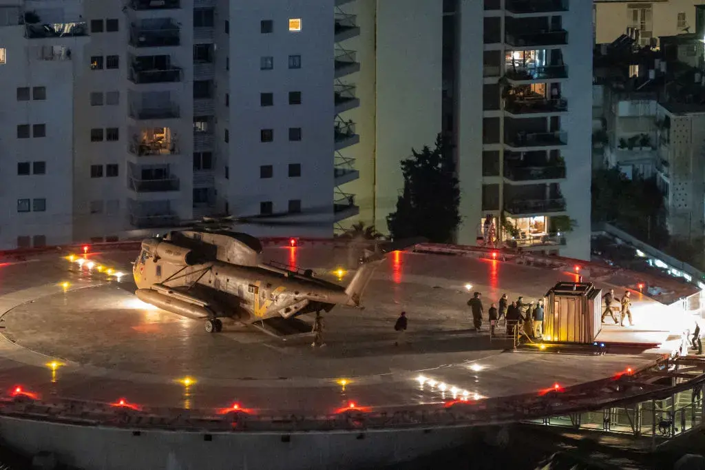 "Хамас" освободи още 9 деца и 2 майки, взети за заложници. Примирието в Газа е удължено