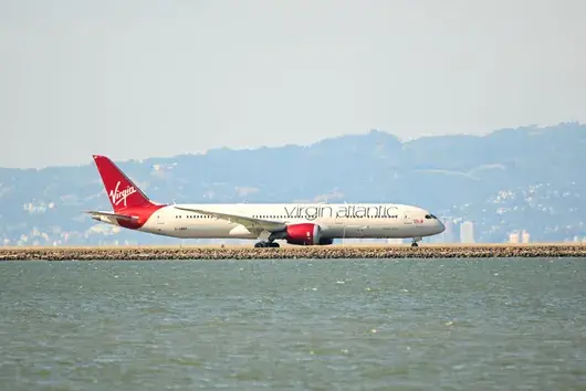 С Ричард Брансън на борда - Virgin Atlantic осъществява първия трансатлантически полет изцяло с устойчиво гориво