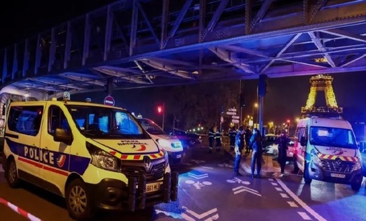 Ислямист уби германски турист в центъра на Париж и рани други двама