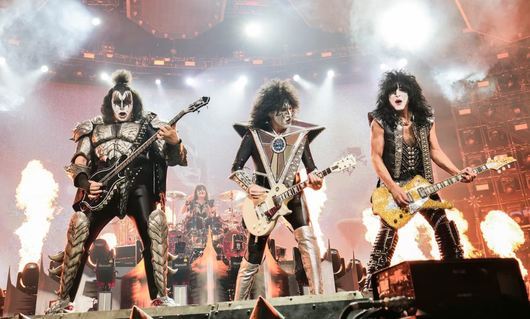 Рок легендите от Kiss изнесоха финалния концерт от последното си