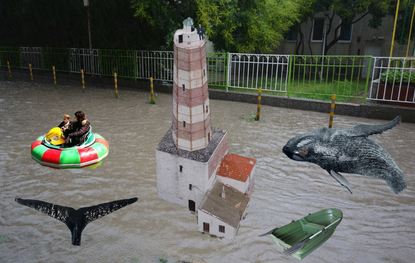 Подводници по улиците на Варна: Най-добрите шеги покрай наводненията