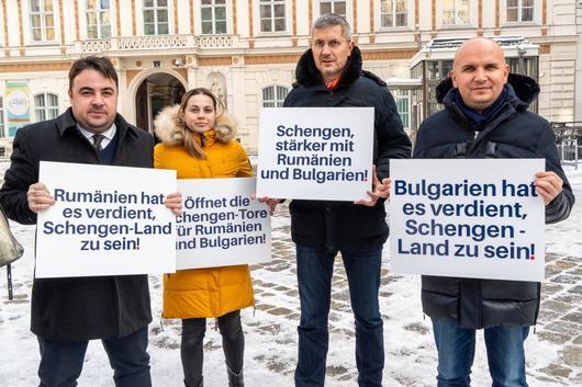 Илхан Кючюк участва в протест срещу австрийското вето за Шенген във Виена