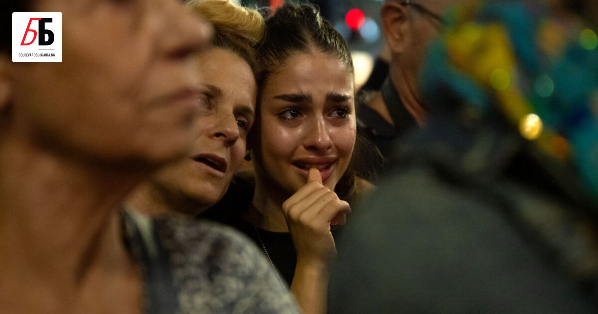 Тук можете да плачете. Този надпис на стената със сини