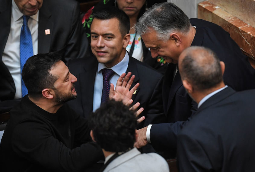 Зеленски е провел "откровен" разговор с Орбан на "случайна" среща в Аржентина