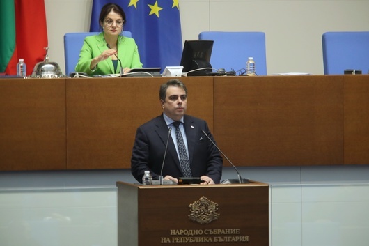 Бившият министър на финансите Асен Василев отрече да се е