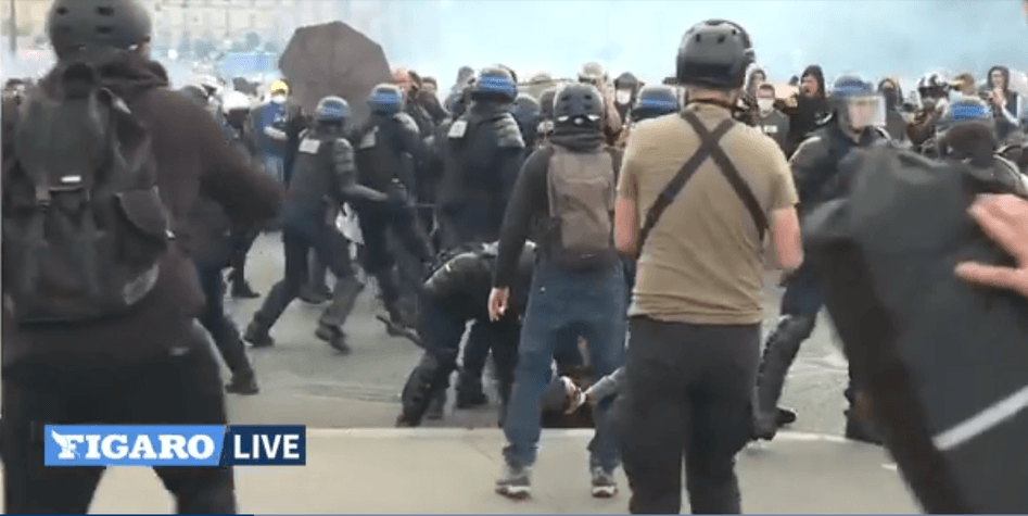 Сблъсъци в Париж, Нант и Тулуза: "Жълтите жилетки" превзеха протест на медиците