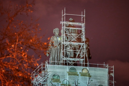 Демонтажът на Паметника на съветската армия продължава от рано тази