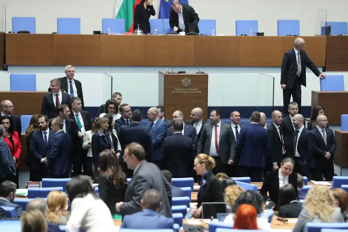 "Възраждане" спретна флашмоб в НС заради Паметника на съветската армия