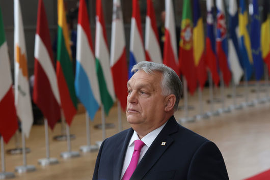 Унгарският министър председател Виктор Орбан покани шведския си колега Улф Кристершон