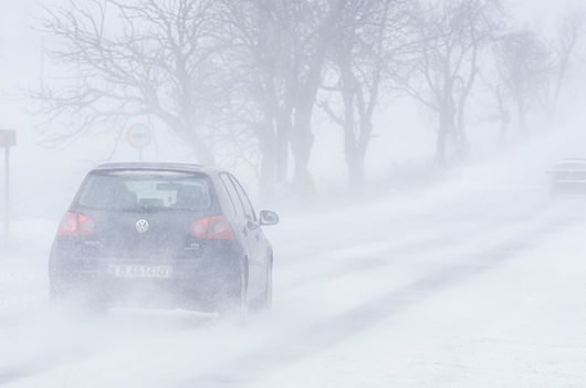 Опасно време: Усложнена пътна обстановка и оранжев код за снеговалежи в 14 области