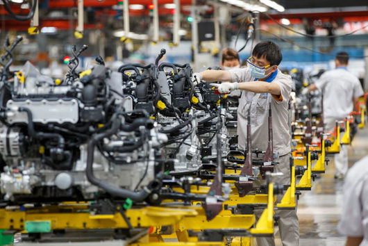 Китайският проблем на VW: Манипулиран ли е одитът за условията на труд в завода в Синдзян?