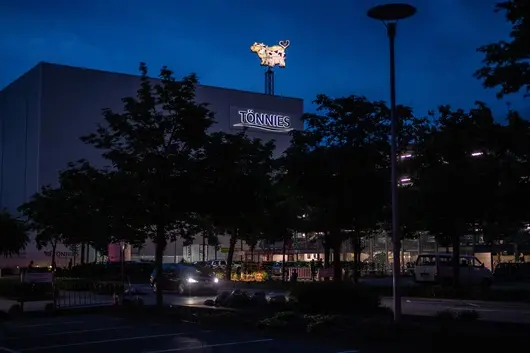 657 болни, 7000 под карантина: Българите и румънците ли са виновни за огнището в кланицата Tönnies?