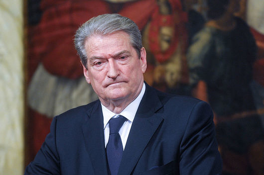 Албанският парламент премахна и последната пречка пред това бившият президент