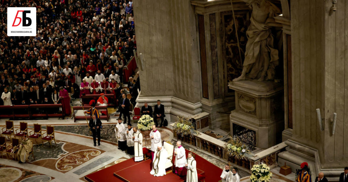Папа Франциск отслужи рождественска литургия с послание към онези хора,