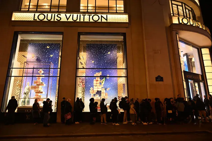  Louis Vuitton на Шанз-Елиза