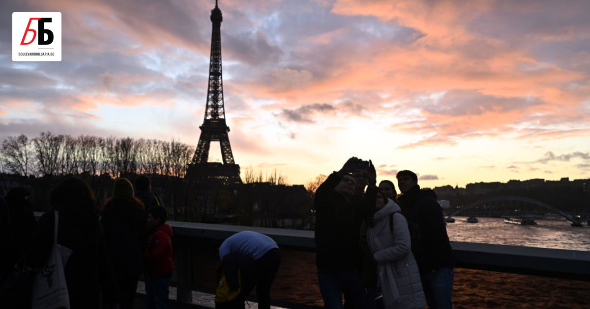 Най-прочутият символ на Париж в наши дни - Айфеловата кула-