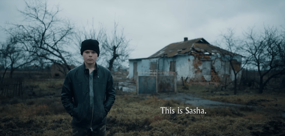 Момчето от клипа на Imagine Dragons в опустошена Украйна вече има нов дом