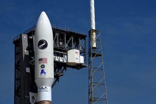 Огромната ракета Falcon Heavy на компанията SpaceX отново полетя към