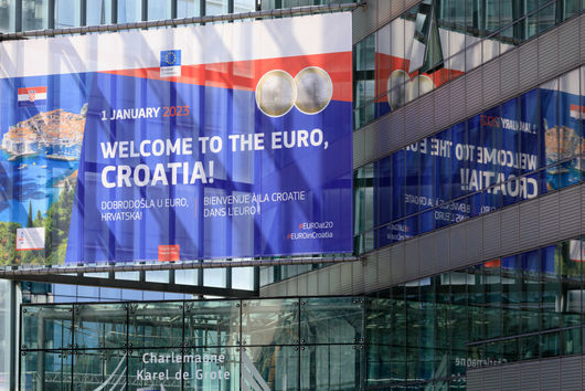 Една година евро в Хърватия: Поскъпна ли животът и какво се случи с икономиката
