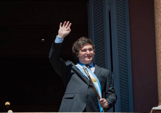Новият крайнодесен президент на Аржентина Хавиер Милей официално спря планираното